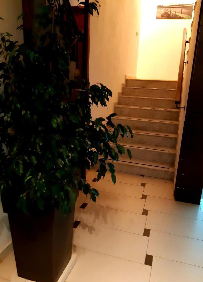Ilion Hotel *